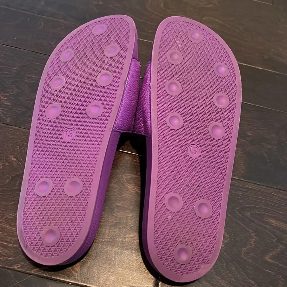 Chinatown Narket purple smiley slides 13